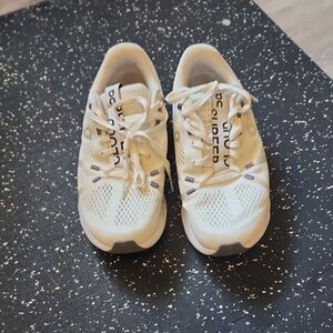 White Womens On Cloud Surfer 7.5